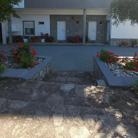 Semesterbostad Paraga Pefkari
